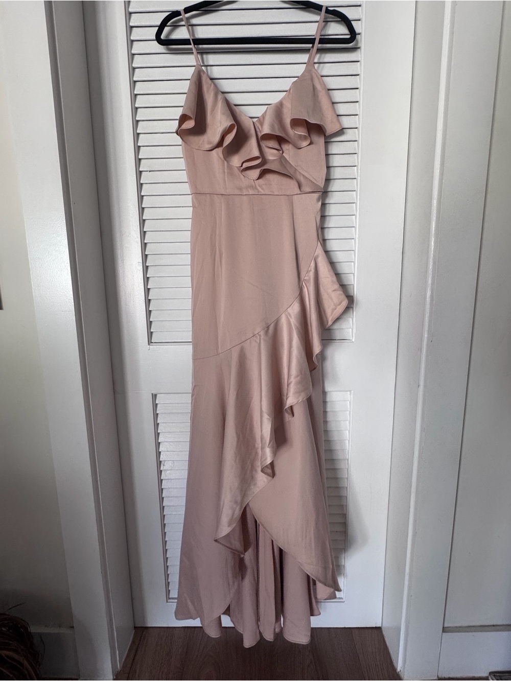 Vow’D: Blush Ruffle V-Neck Maxi Dress with Asymmetric Hem